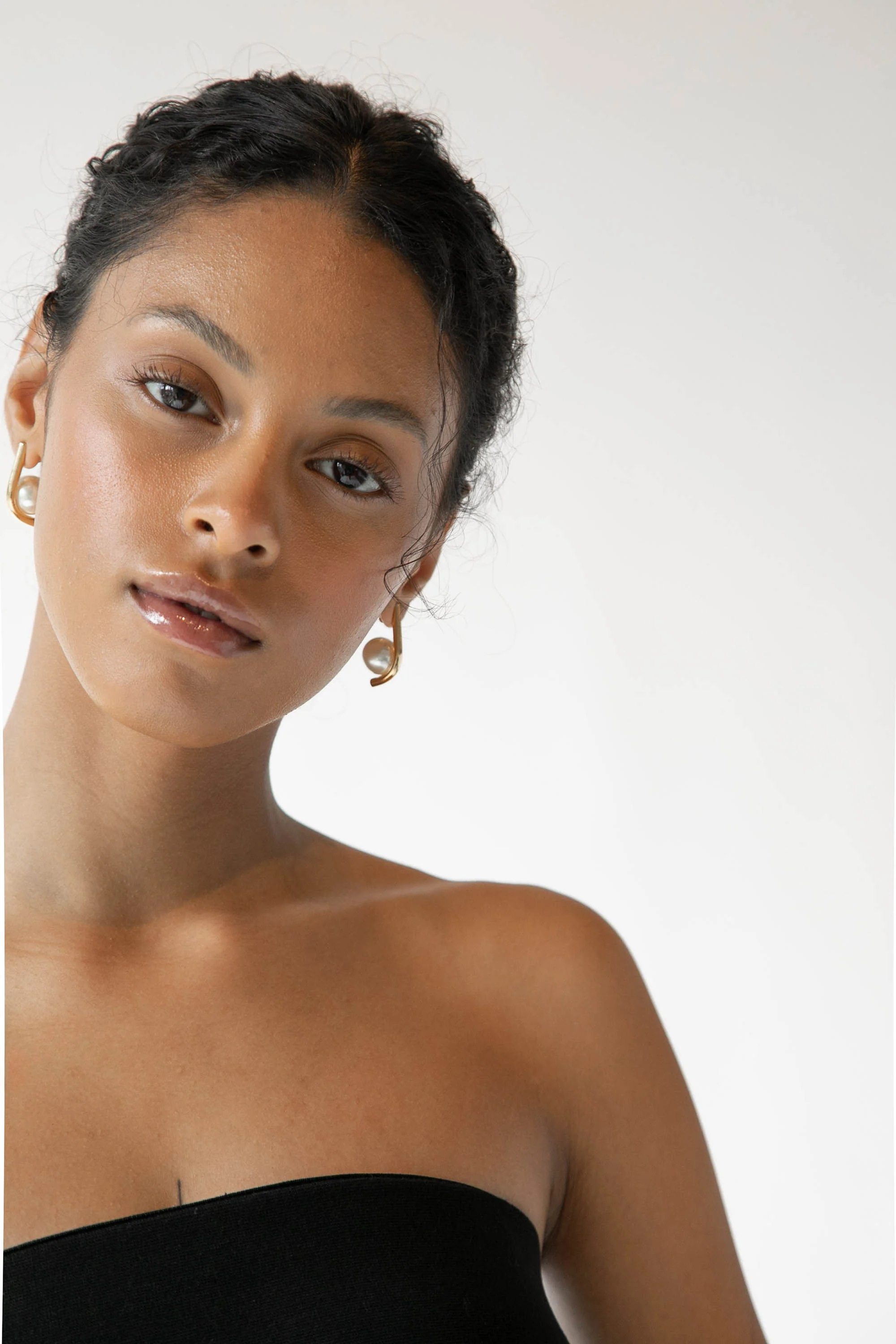 ABSTRACT PEARL EARRING - Image 3