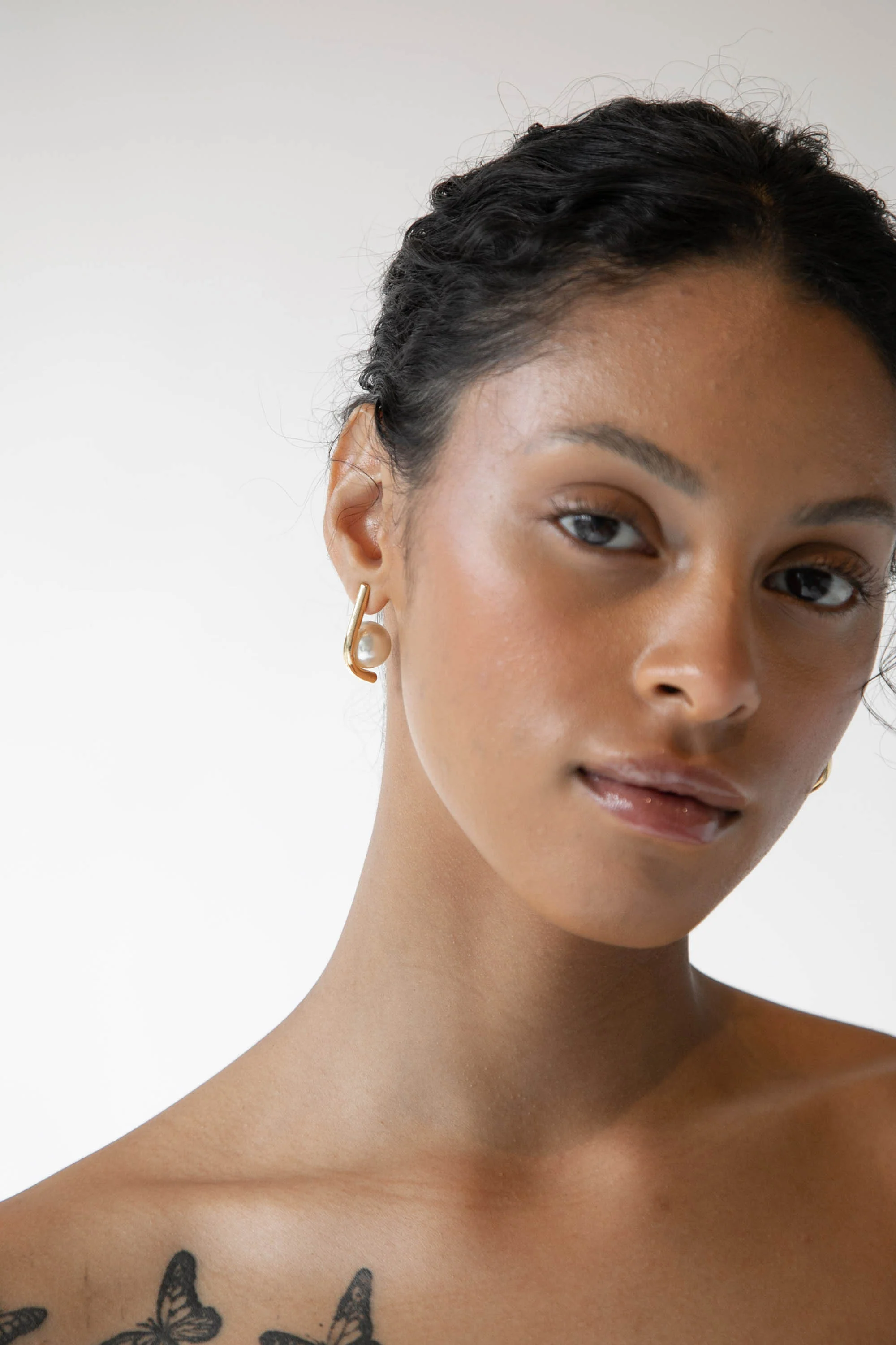 ABSTRACT PEARL EARRING - Image 4