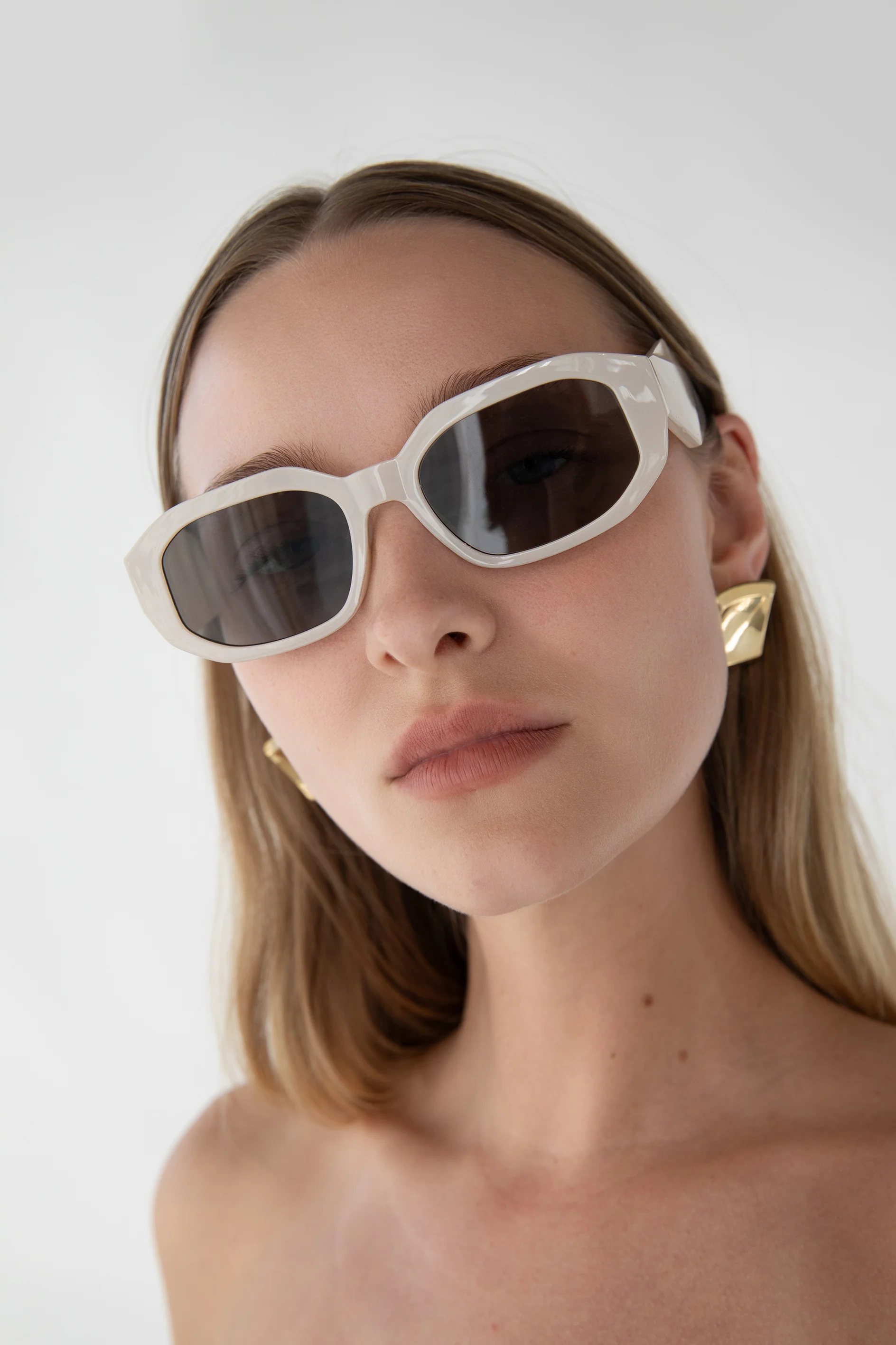 ANGULAR FRAME SUNGLASSES - Image 4