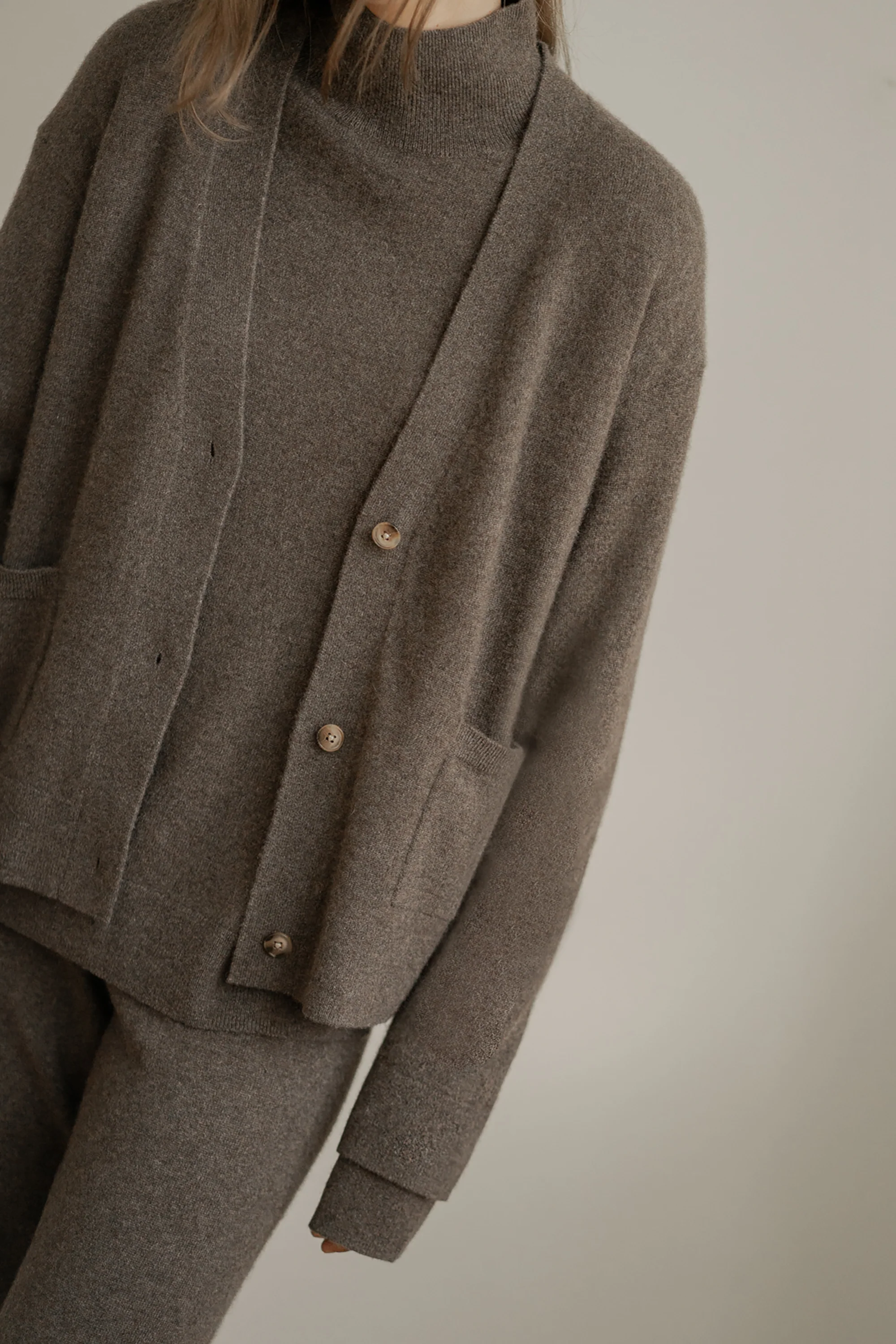 100% CASHMERE CARDIGAN - Image 4