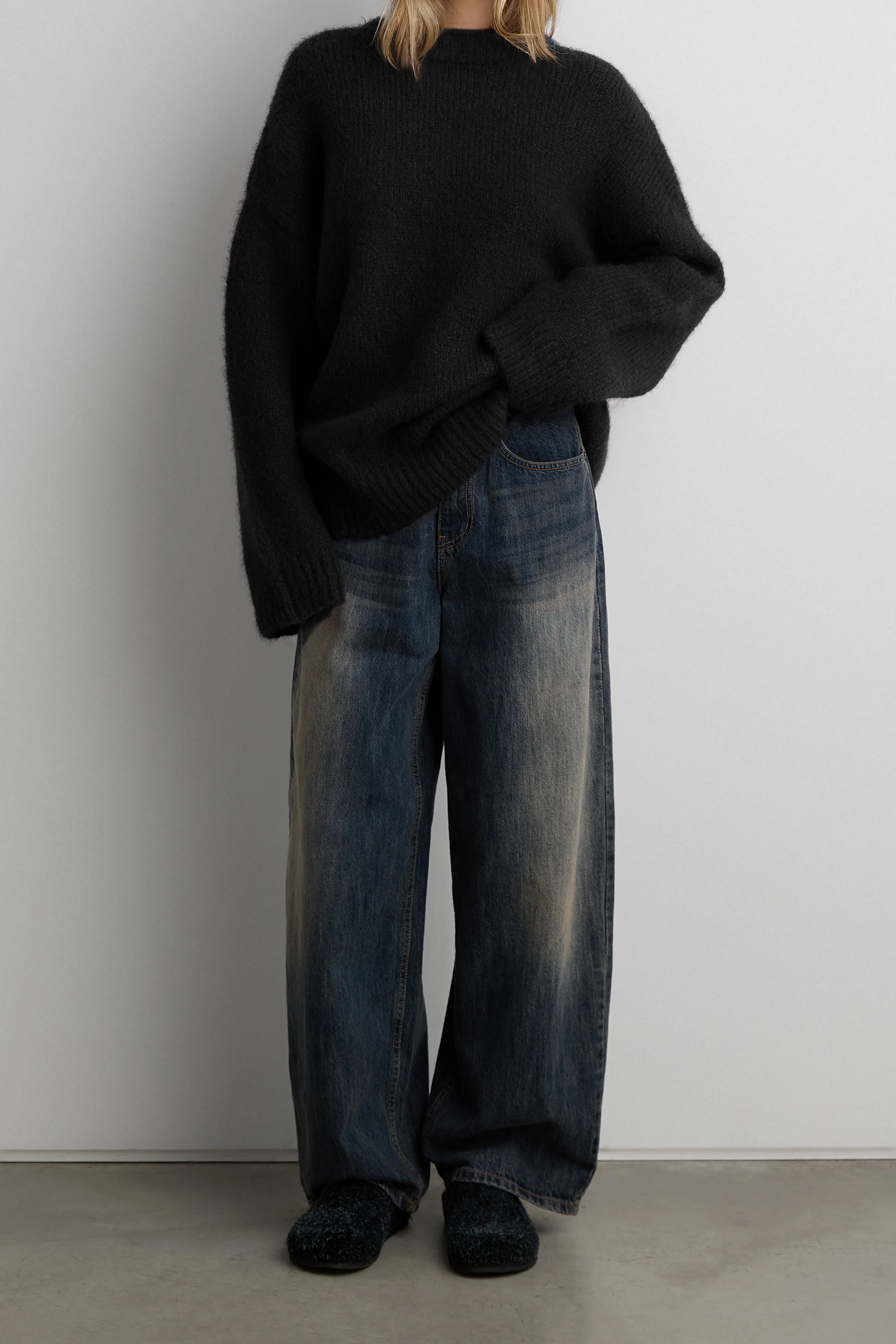 OVERSIZED CREWNECK SWEATER - Image 16