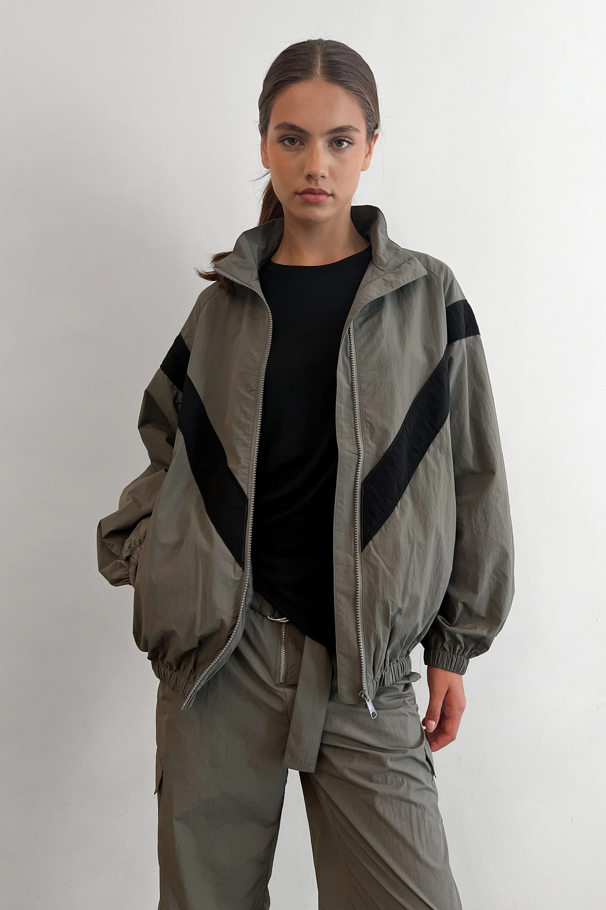 ASYMMETRIC HEM T-SHIRT - Image 4