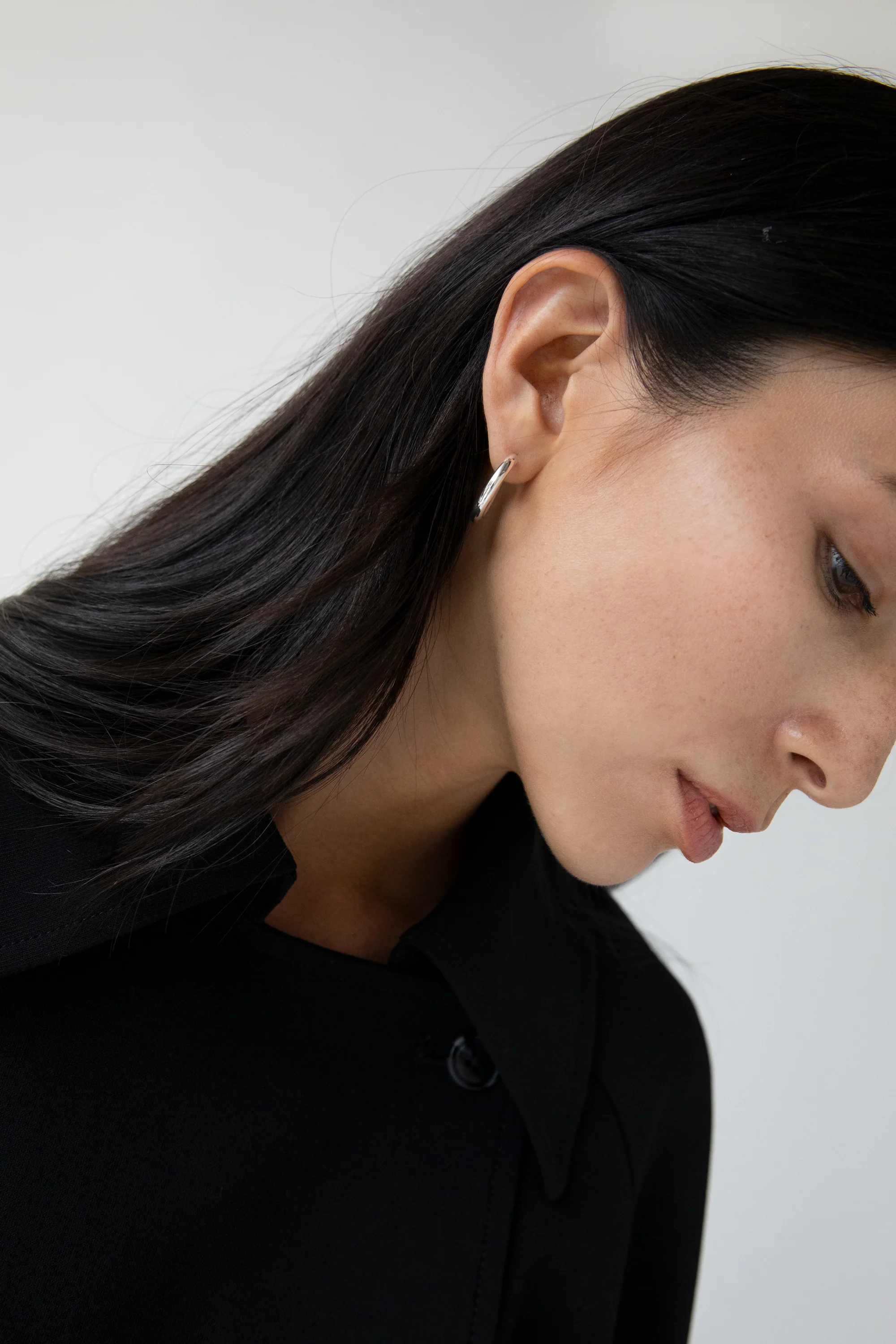 SMALL HOOP EARRINGS - Image 3