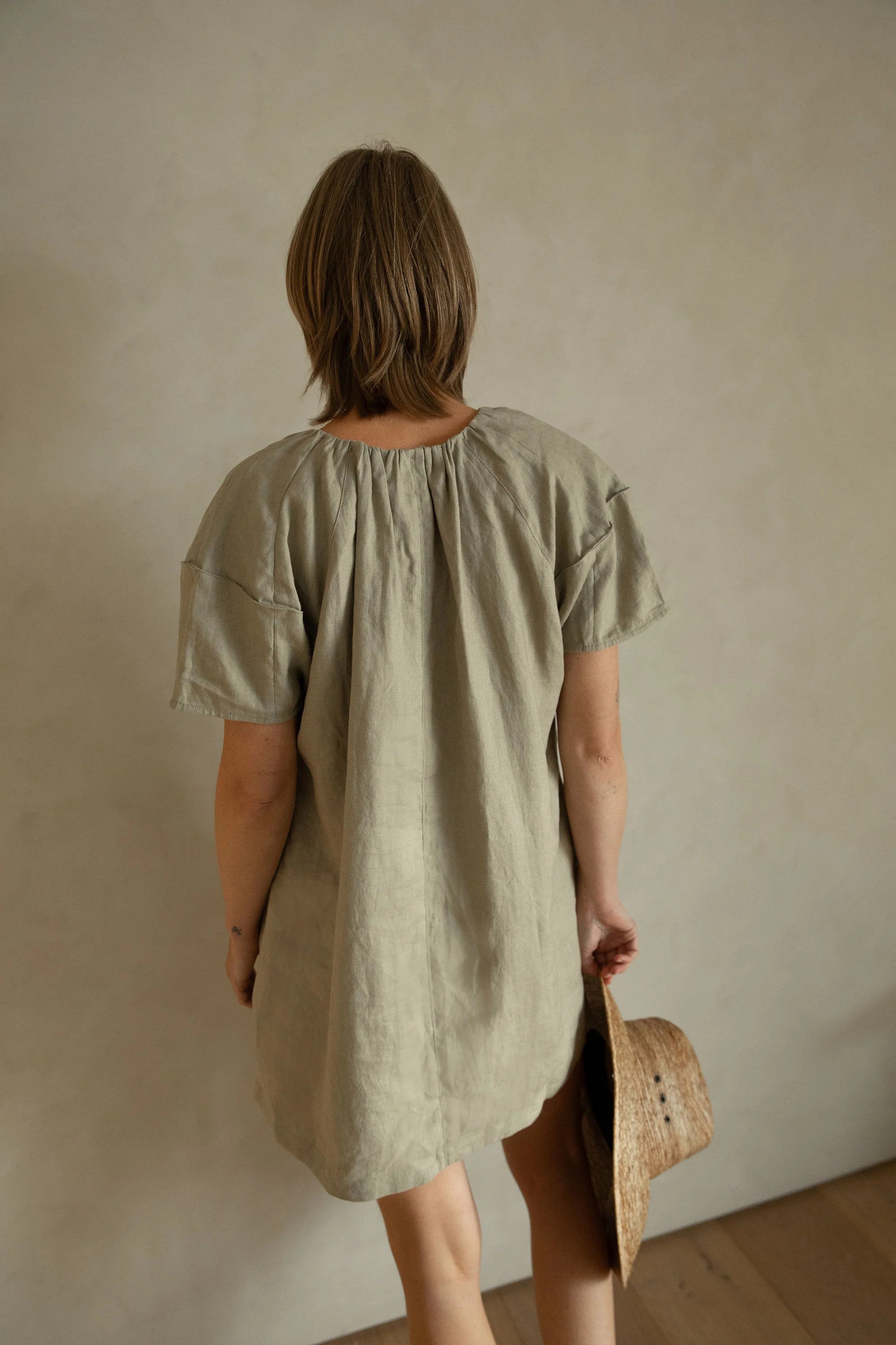 100% LINEN BOXY MINI DRESS - Image 6