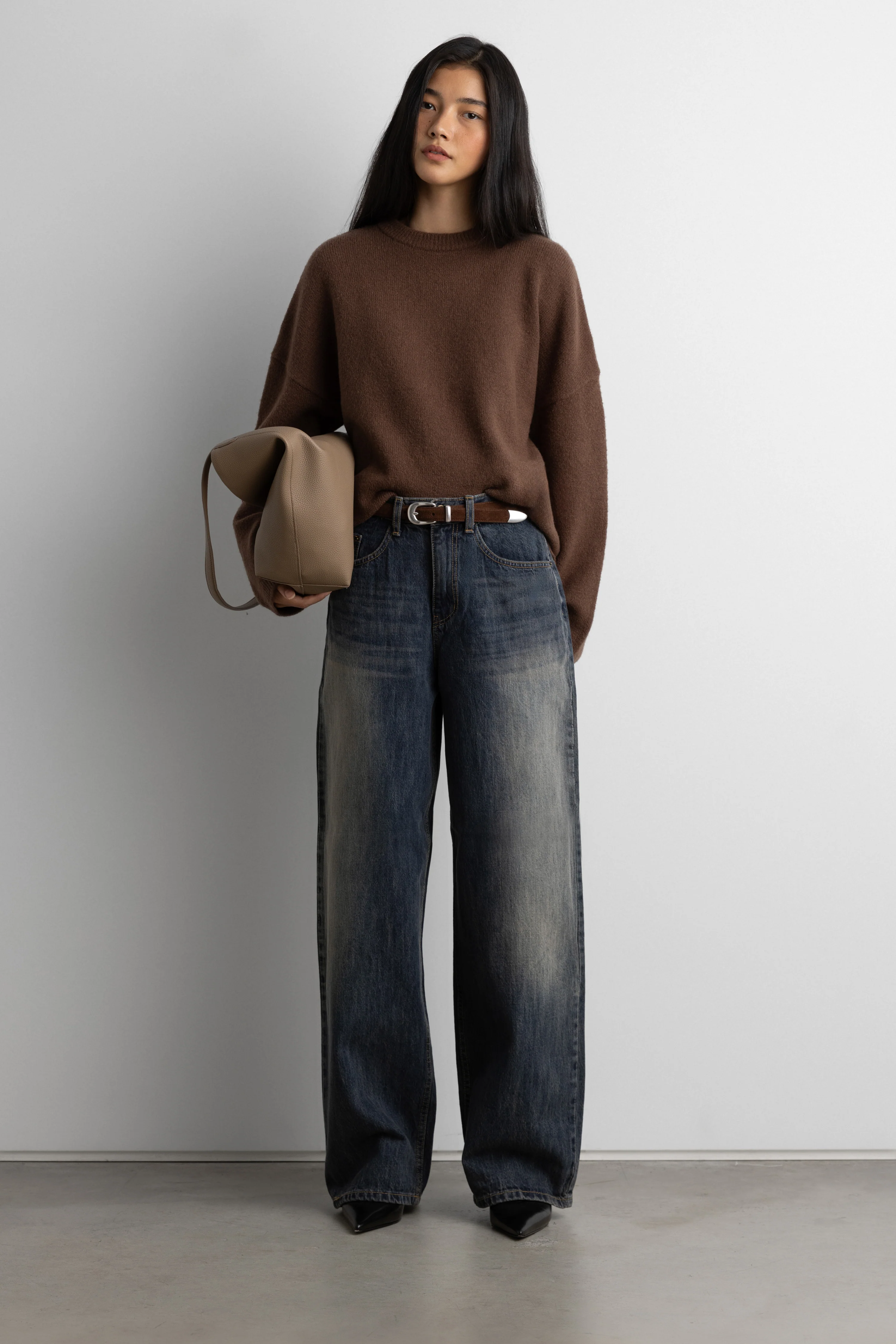 MID-RISE CURVED LEG DARK WASH JEAN - Image 3