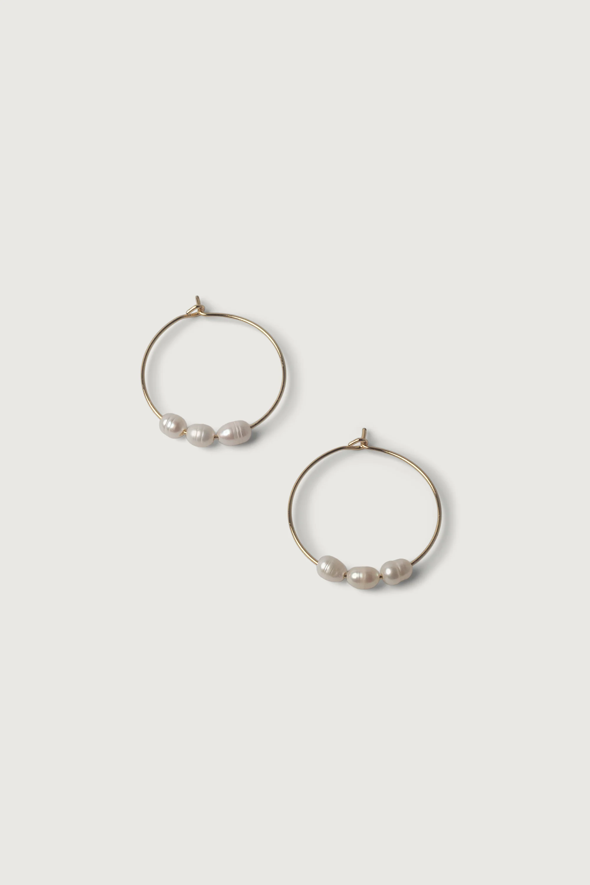 PEARL HOOP EARRING - Image 4