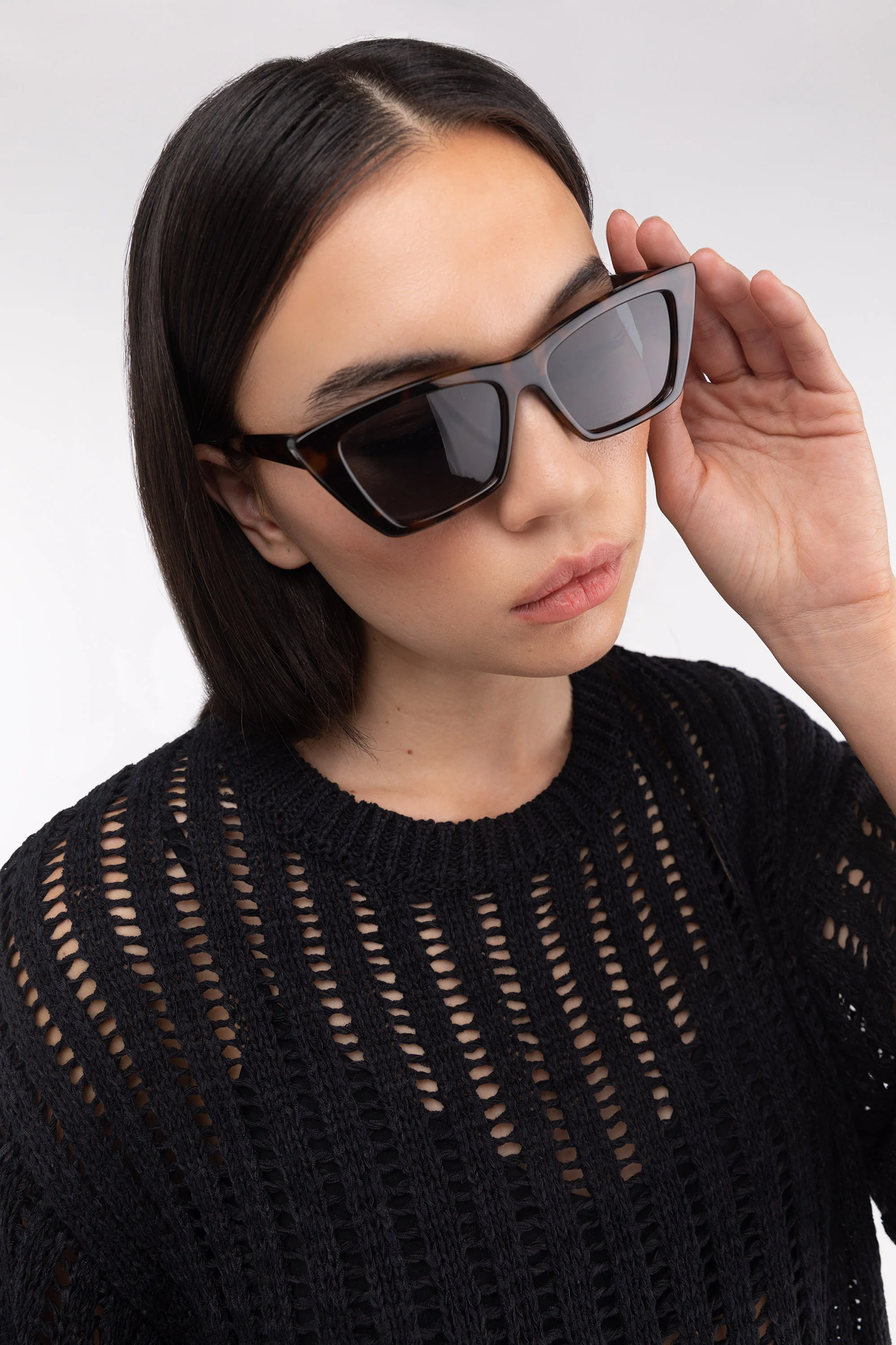 POINTED EDGE SUNGLASSES - Image 7