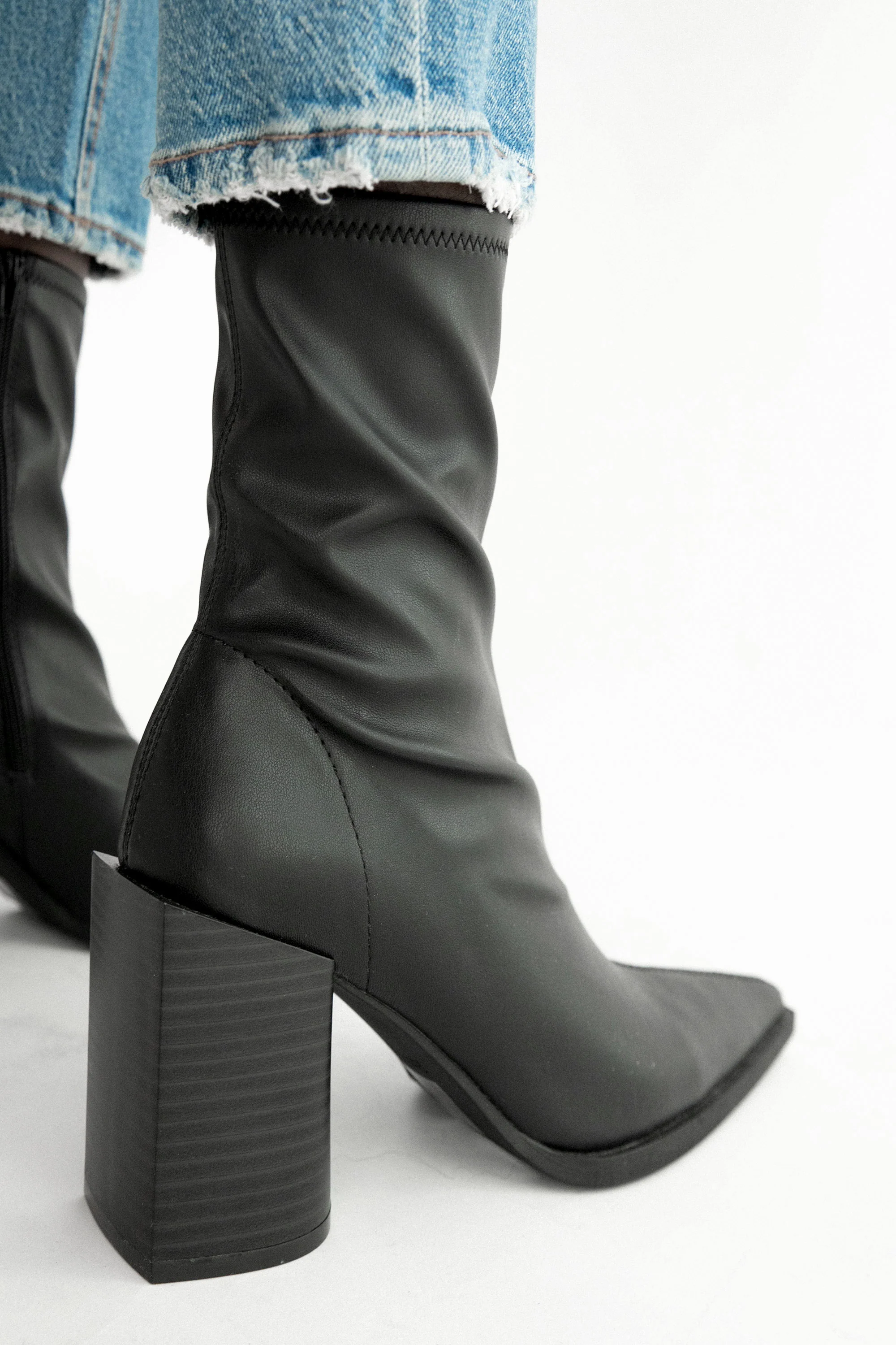 POINTED TOE ANKLE BOOT - Image 11