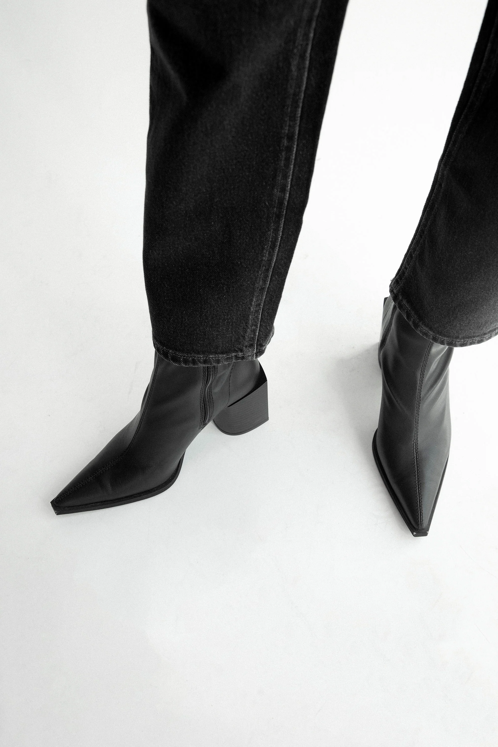 POINTED TOE ANKLE BOOT - Image 9