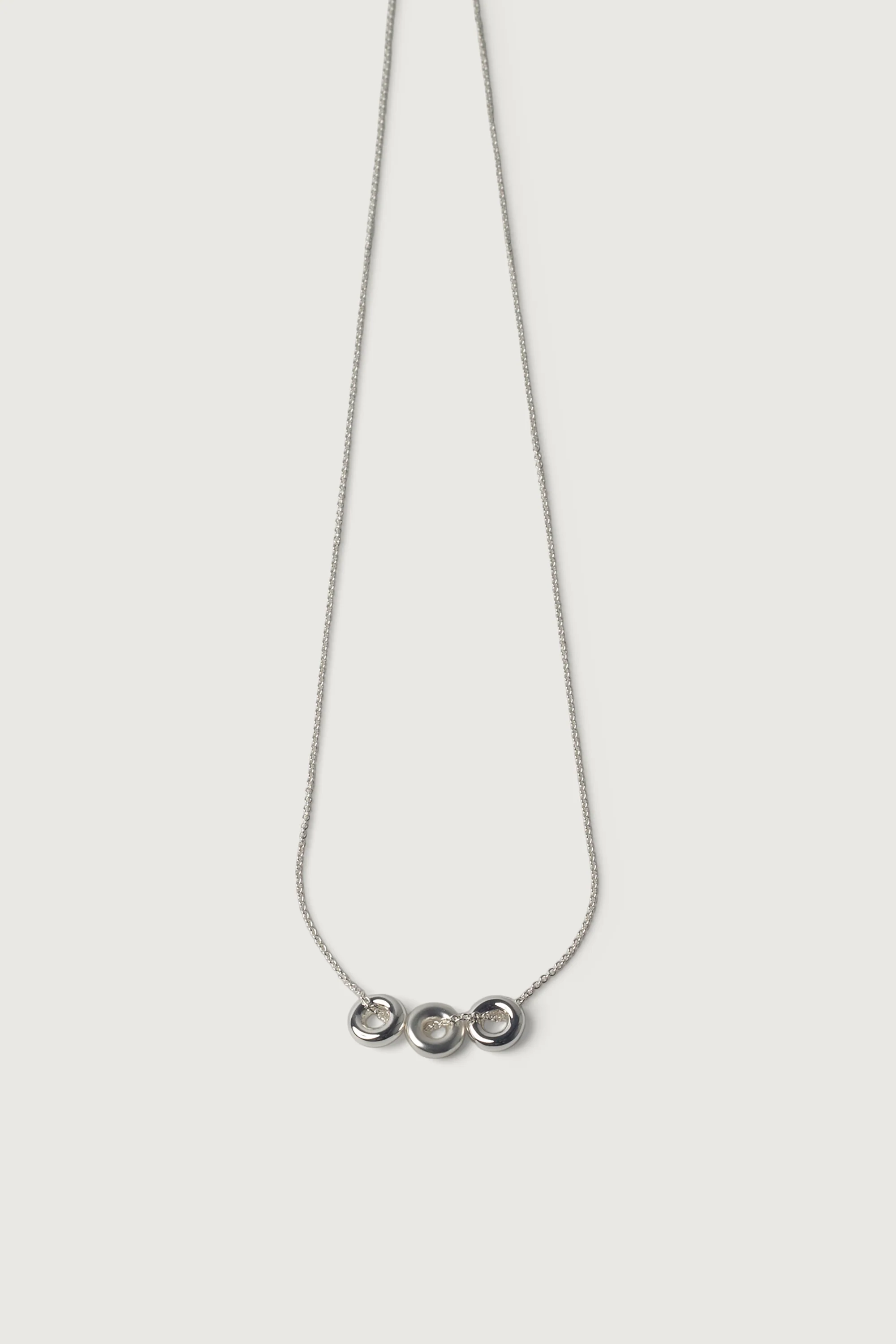 TRIPLE PENDANT NECKLACE - Image 4