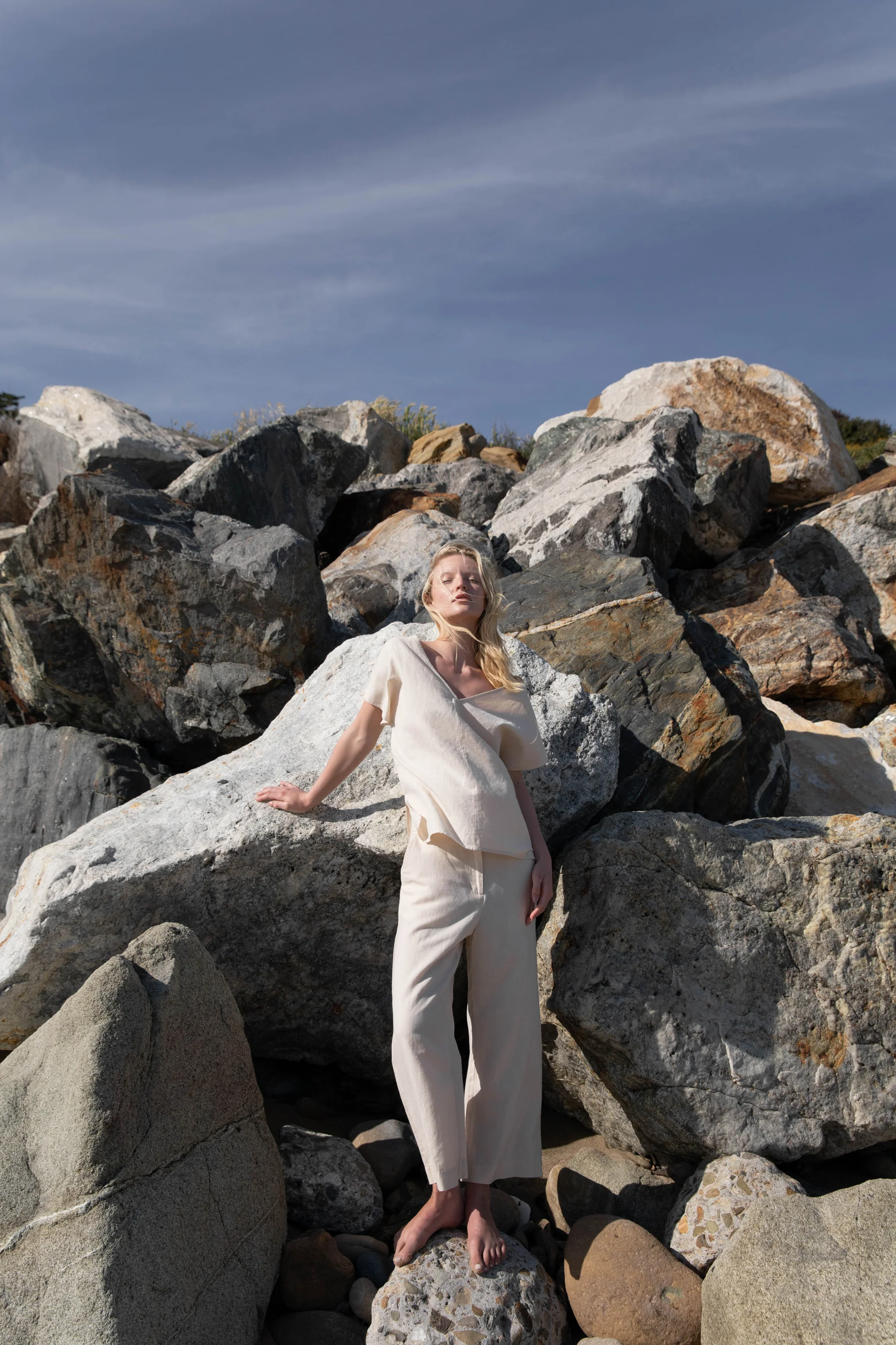 LINEN BLEND V-NECK BLOUSE - Image 6