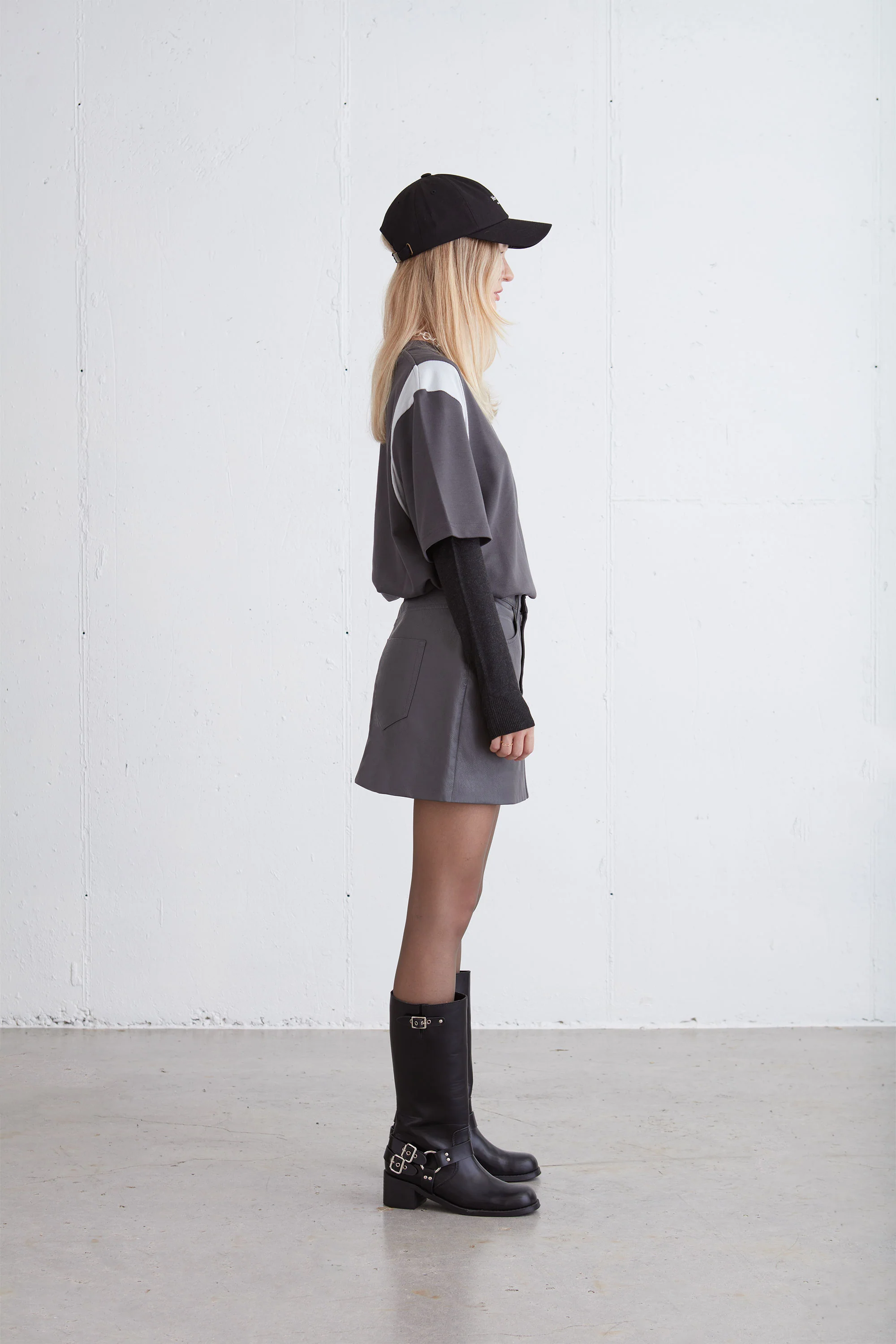 VEGAN LEATHER MINI SKIRT - Image 3